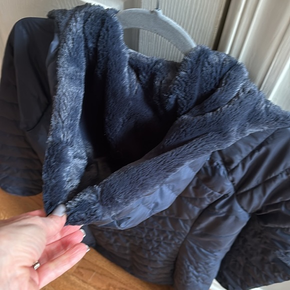 Women’s North Face Coat - Picture 6 of 6